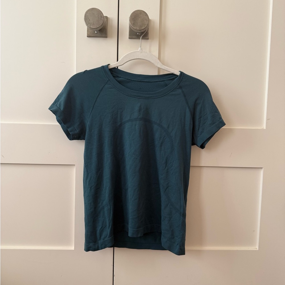 Swiftly Tech Short-Sleeve Shirt 2.0
Hip Length